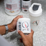 Purus Labs Creatine ATP vaso de agua, hidratación durante el entrenamiento.