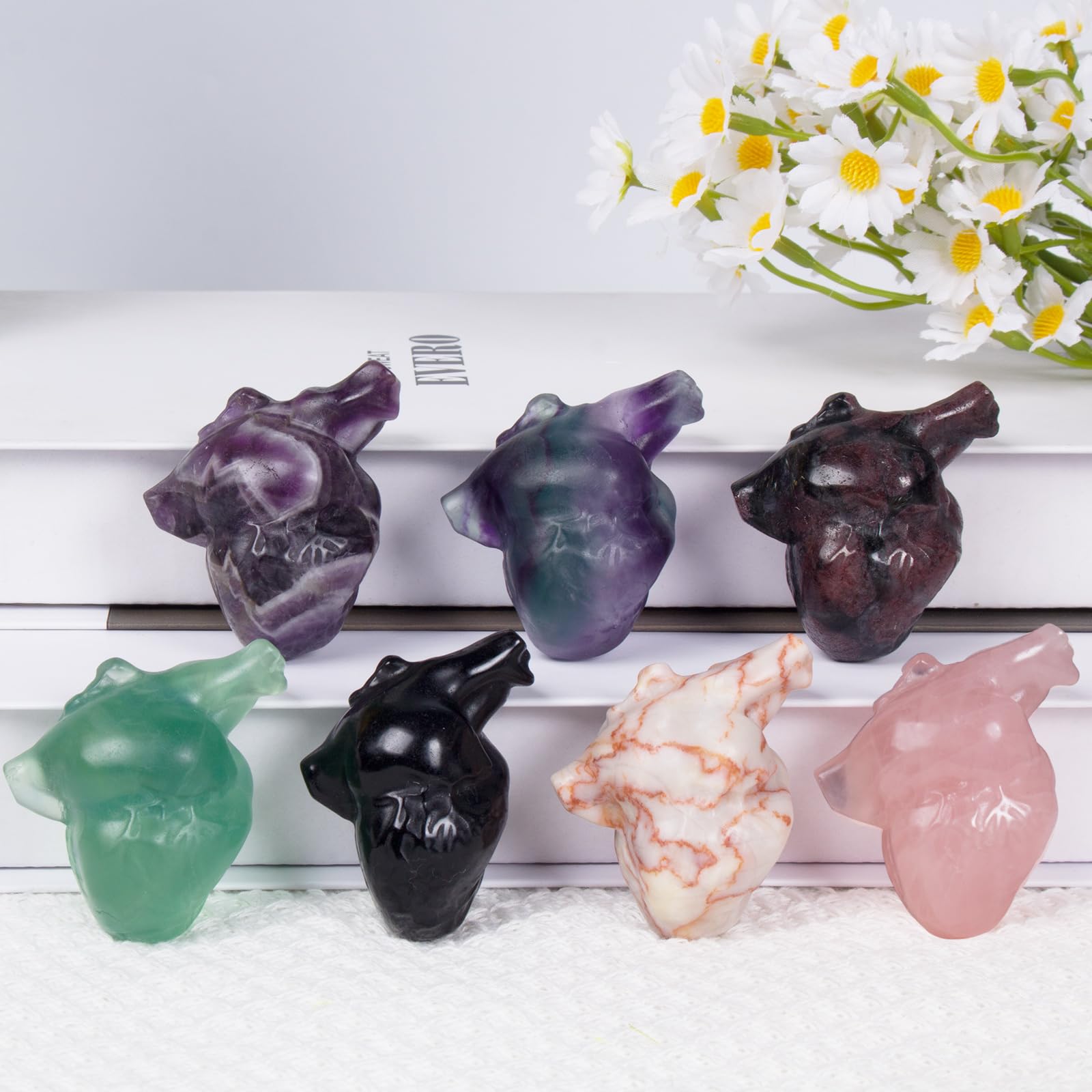 Corazón fluorita QLRSUXN para meditación y equilibrio emocional en el escritorio.