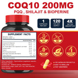 Cápsulas Quinovit CoQ10 en mano, uso diario para apoyo de la energía diaria.