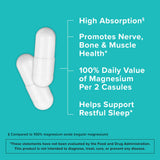 Qunol cápsulas de magnesio 420 mg en mano, dosis diaria práctica para apoyar músculos.