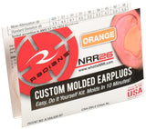 Tapones auditivos moldeados de Radians en naranja con ajuste personalizado para comodidad y protección.