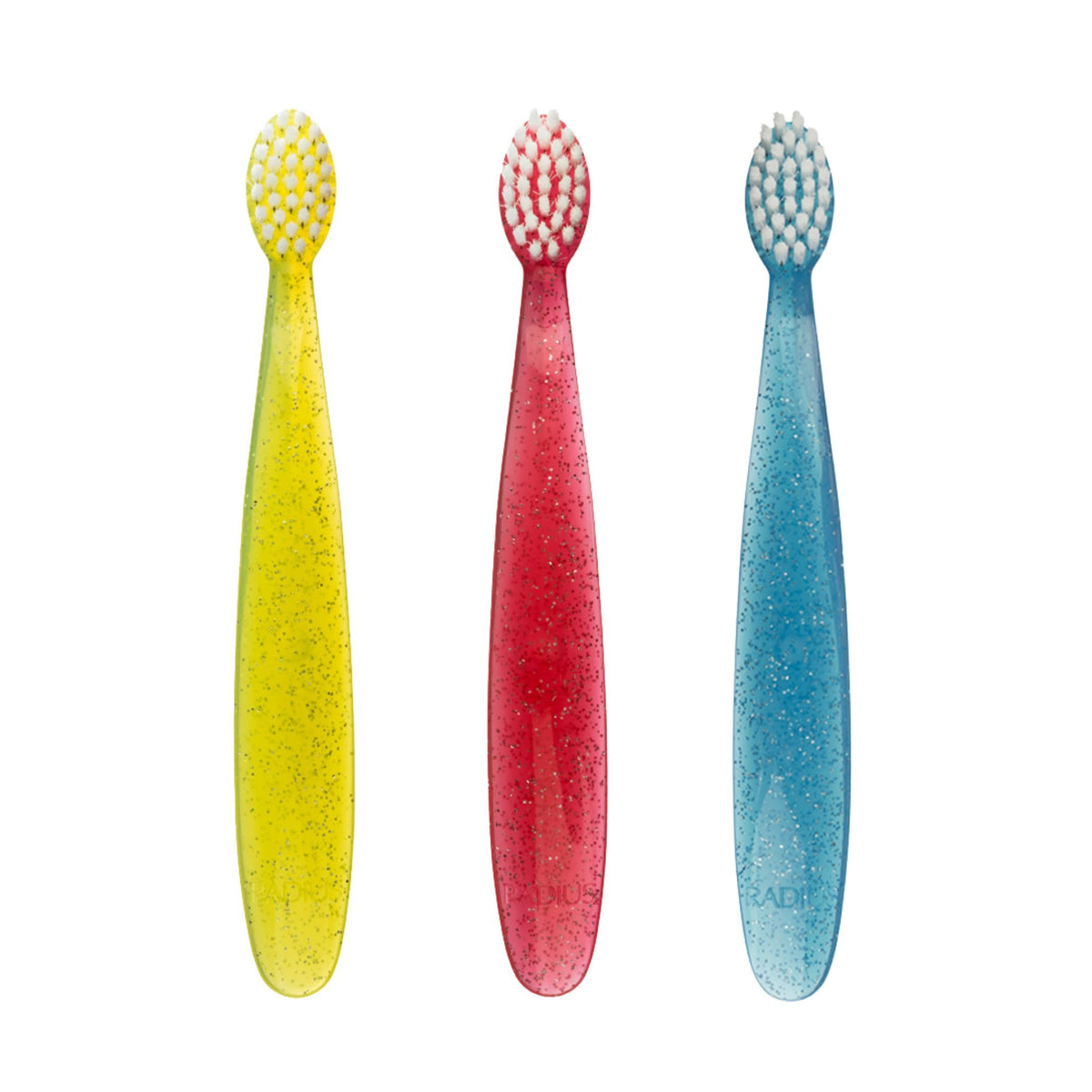 Cepillo Totz de Radius con cerdas suaves, ideal para dientes delicados.