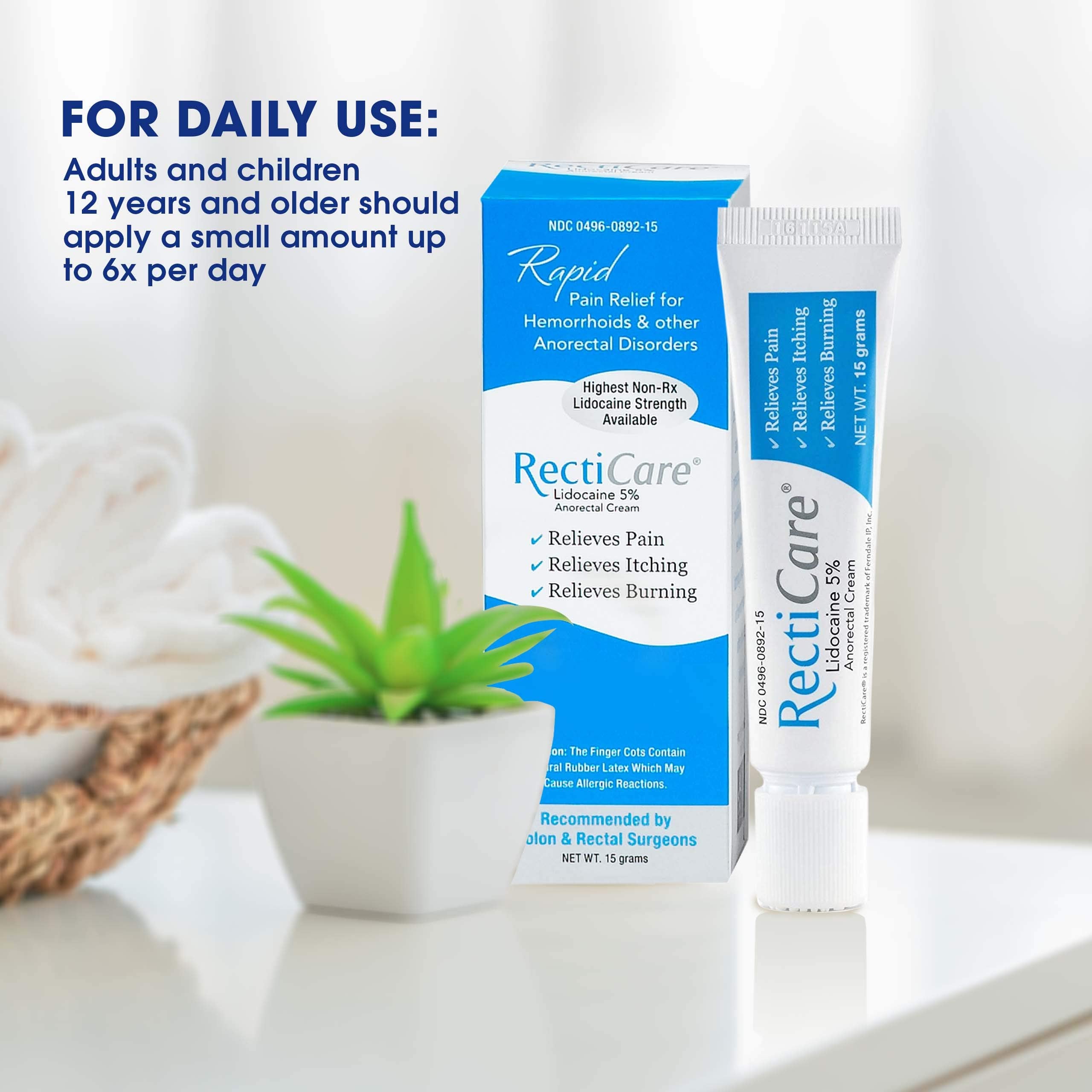 Recticare crema blanca de textura suave para aplicación precisa.