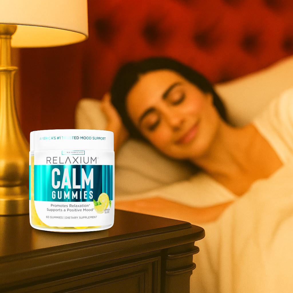 Relaxium Calm Gummies empaque sobre mesa, rutina de relajación y digestión.