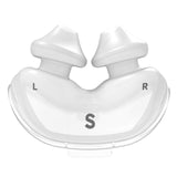 ResMed AirFit P10 cojín nasal suave de silicona para uso nocturno cómodo.