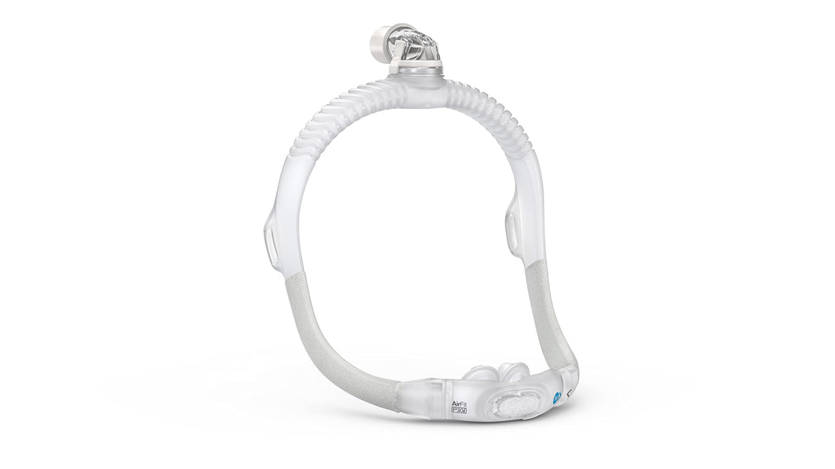 ResMed AirFit P30i con conexión superior de tubo para mayor libertad de movimiento.