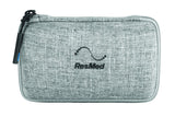 ResMed AirMini: caja dura de viaje protege tu CPAP durante desplazamientos.