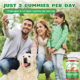 Familia sonriendo tras incorporar las gomitas en su rutina.