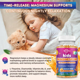 Manos sosteniendo la botella de ReviNutra Calm Magnesium Gummies para uso diario