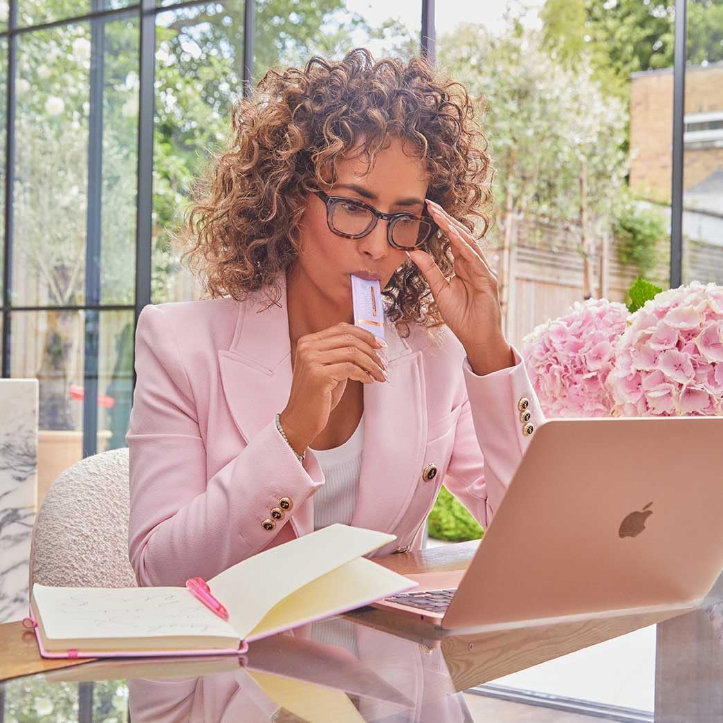 Estilo de vida con Revive Collagen Perimenopausia para cambios hormonales.