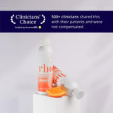 Rho Nutrition Liposomal Vitamin C, vertido en agua fría para beber fácilmente.