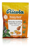 Detalle de la tapa del pack Ricola con pastillas de miel y hierbas.