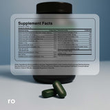 Ro Daily Multivitamin para Hombres, mano sosteniendo la botella, respaldo para la rutina diaria.