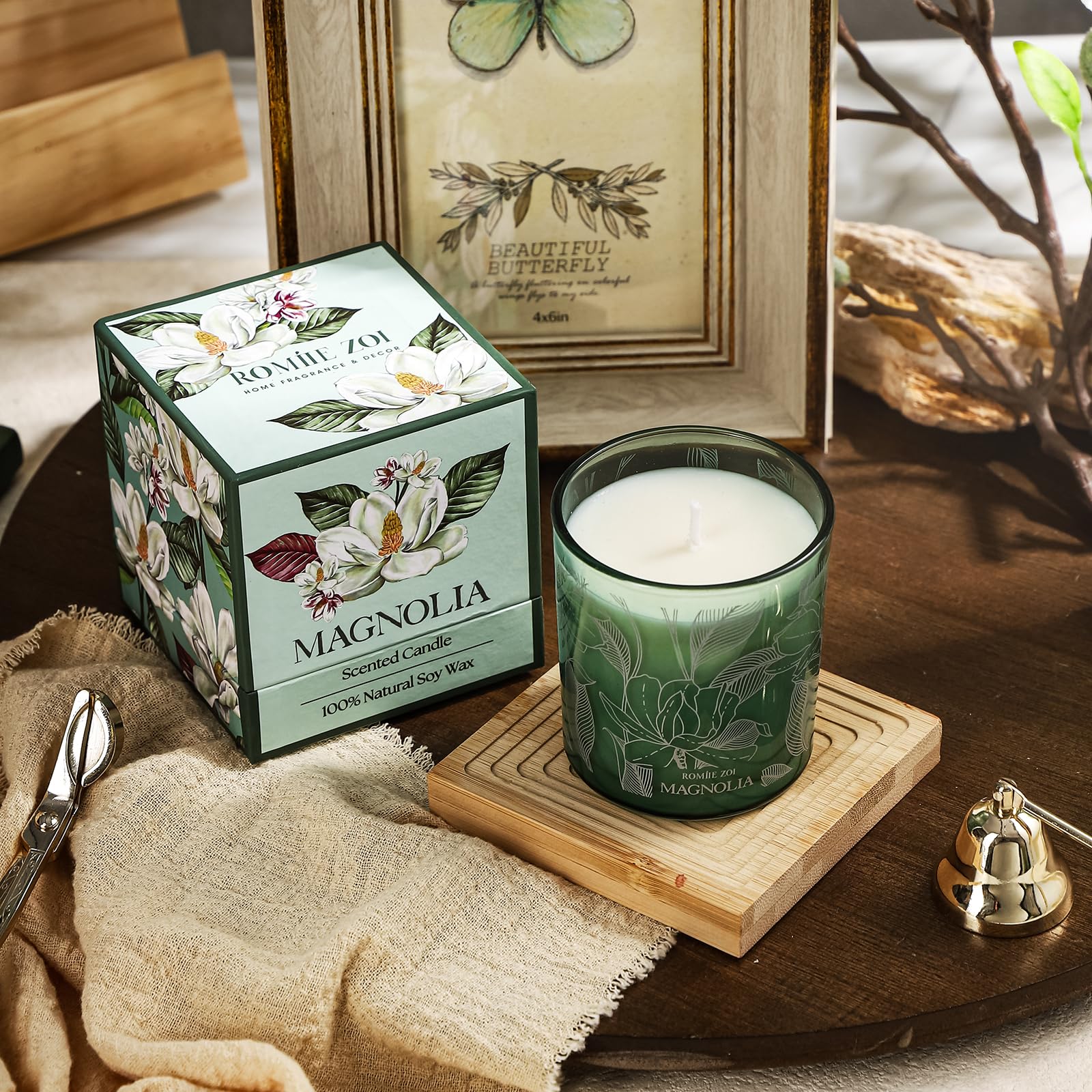 Vela para regalo ROMIIE ZOI Magnolia con empaque elegante.