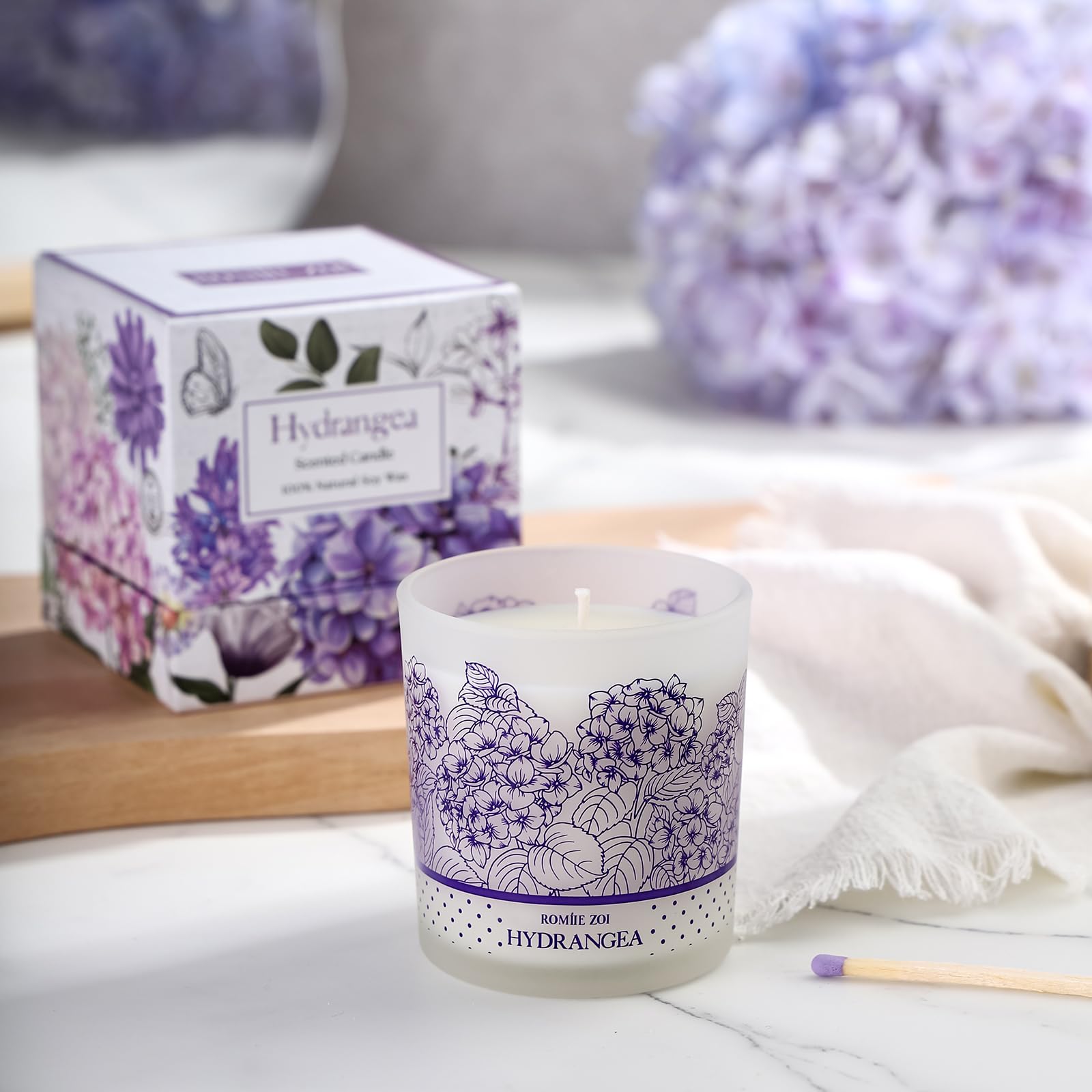 ROMIIE ZOI vela en caja regalo; diseño elegante para sorprender.