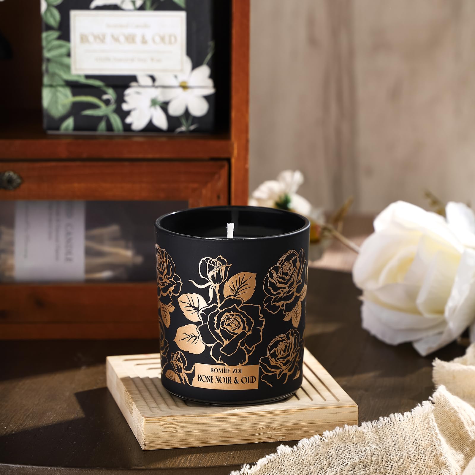 Duración de 40 horas ROMIIE ZOI Rose Noir y Oud vela de 170 g
