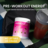 Vaso con agua fría y Berry Elixir en mezcla lista para entrenar.