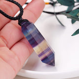 Fluorita arcoíris de 6 facetas de Runyangshi, colores vibrantes.