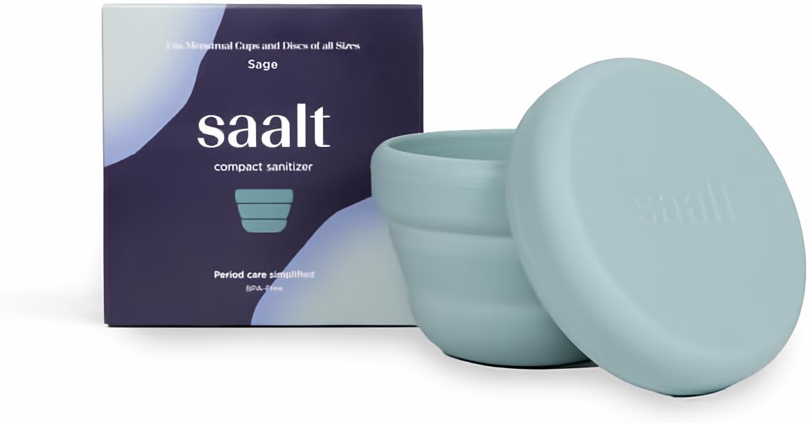 Saalt Compact Sanitizer con diseño plegable, ideal para guardar en bolso y viajar.
