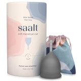 Saalt Soft copa menstrual: adaptabilidad flexible para movimiento diario.