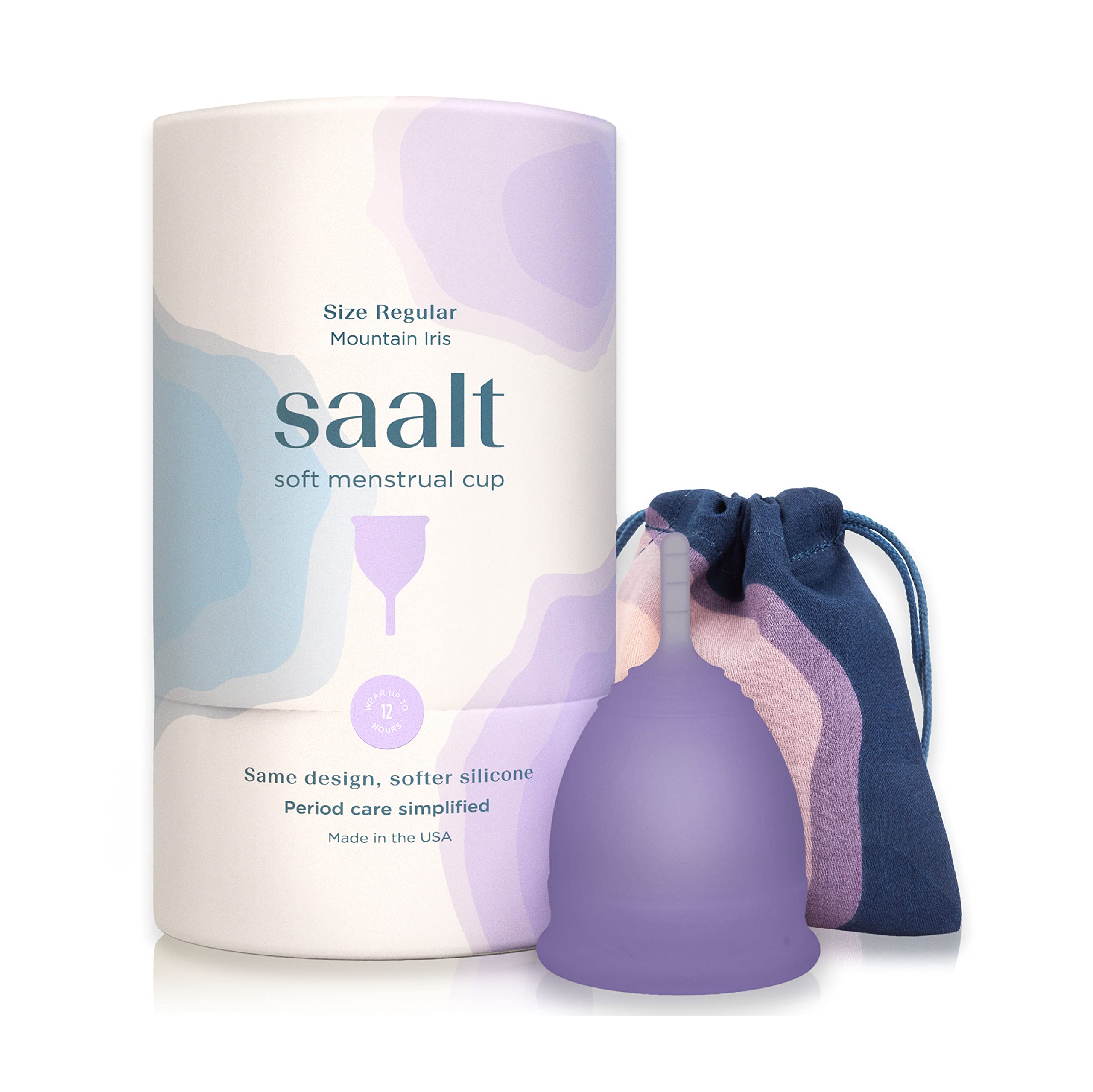 Saalt Soft Regular copa menstrual en estuche para almacenamiento higiénico.