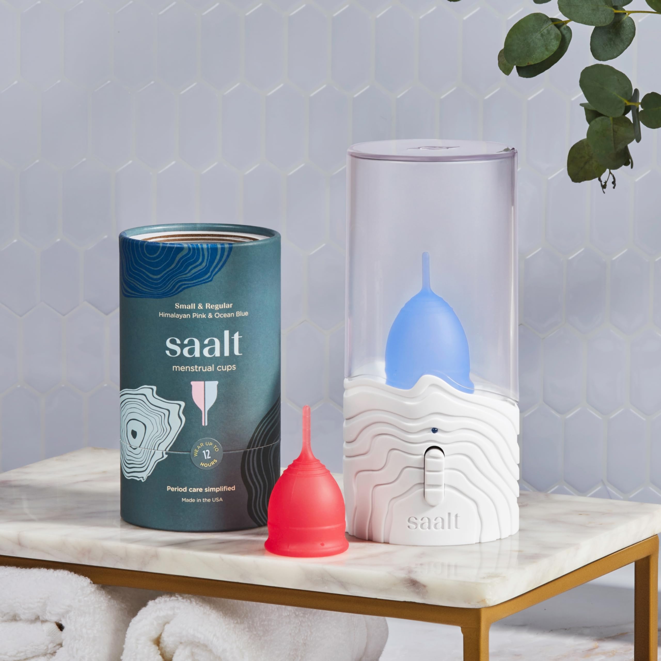 Saalt vaporizador en escritorio con acabado elegante
