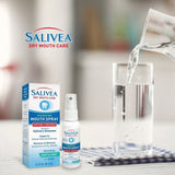 Aplicación directa en la lengua para alivio inmediato de sequedad bucal con Salivea.
