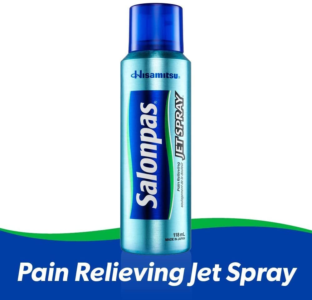 Salonpas spray en chorro se ve en entorno diario para uso inmediato.