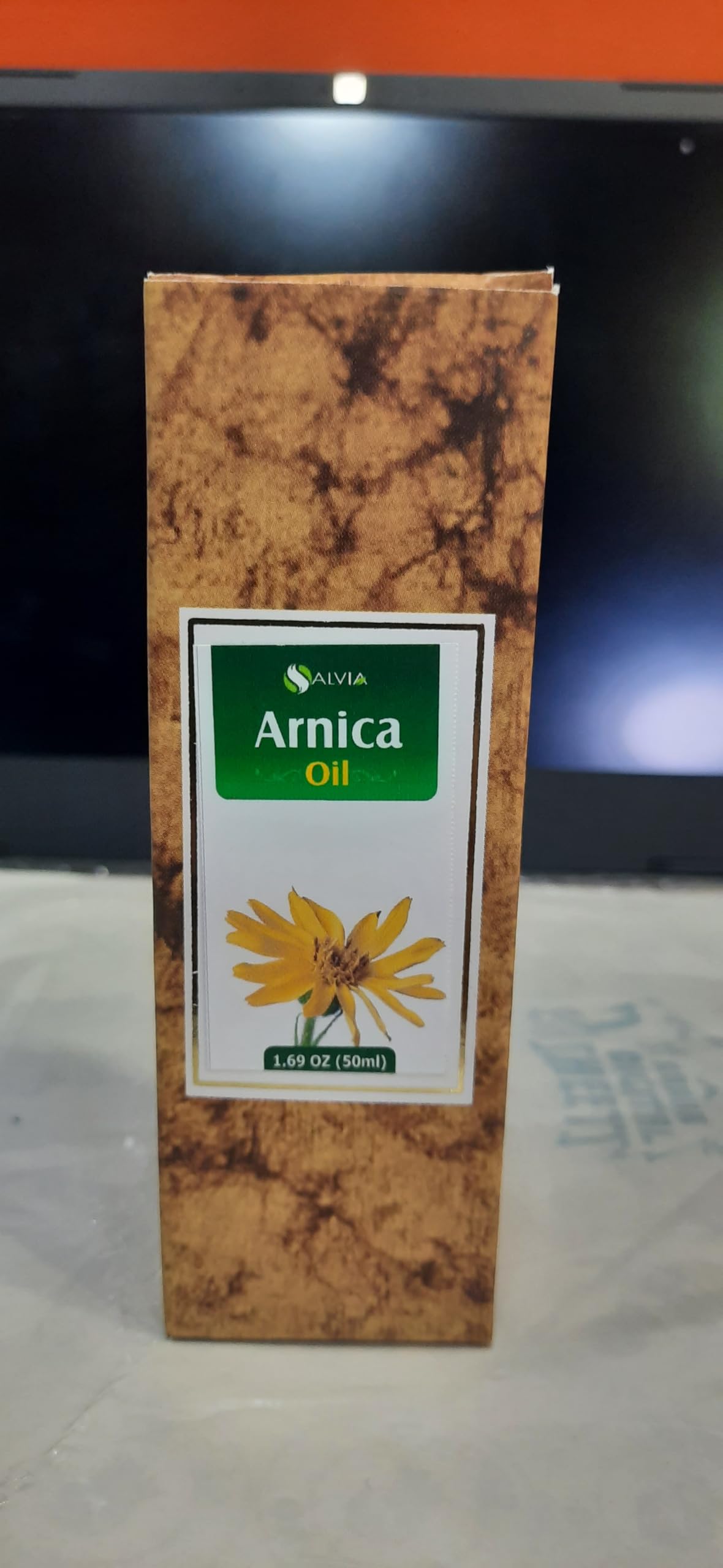 Crema y suero caseros con Salvia Arnica para formulaciones simples.