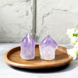 Punta de amatista SAMSARI para protección energética durante la meditación.