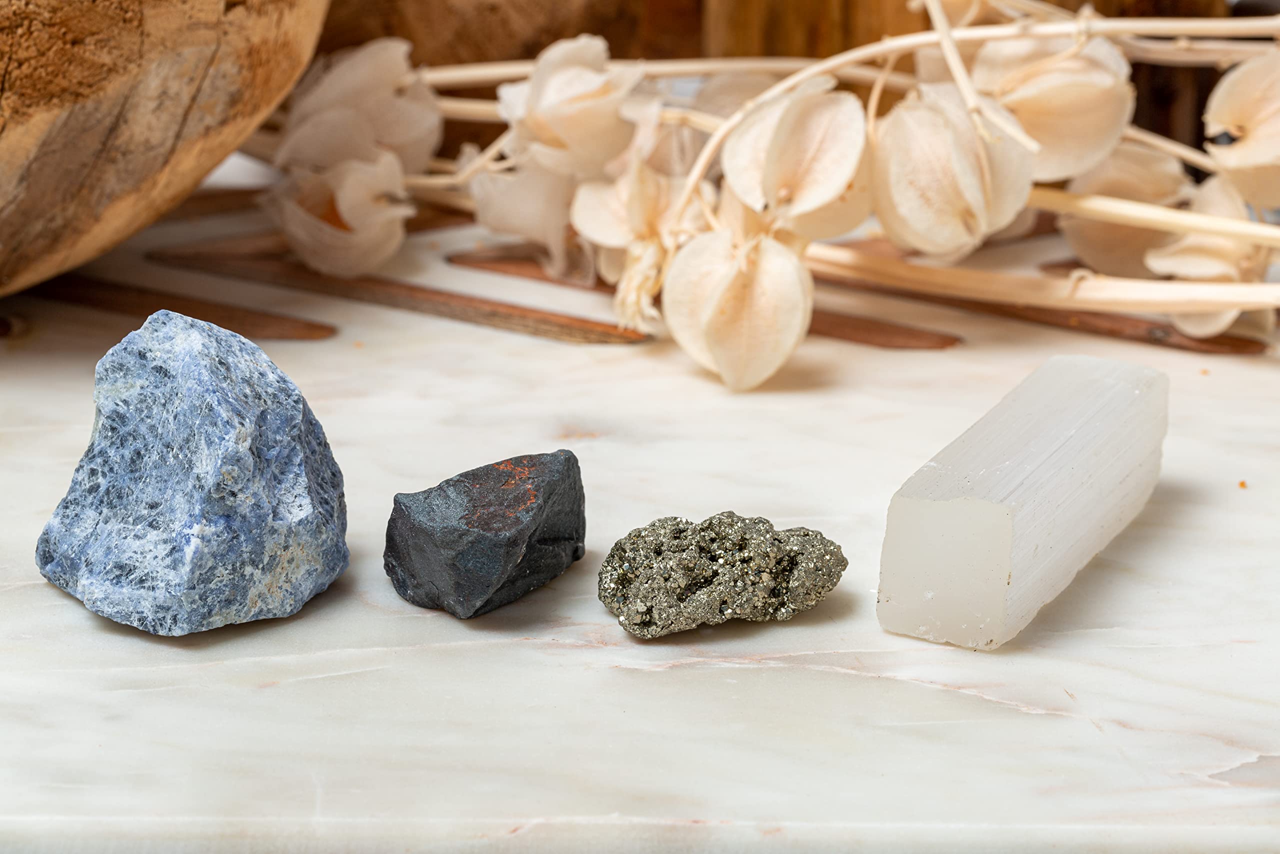 Piedras SAMSARI de selenita, decoración serena para hogar y feng shui.