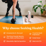 Seeking Health B-Minus: cápsulas en mano para estimar porciones diarias.