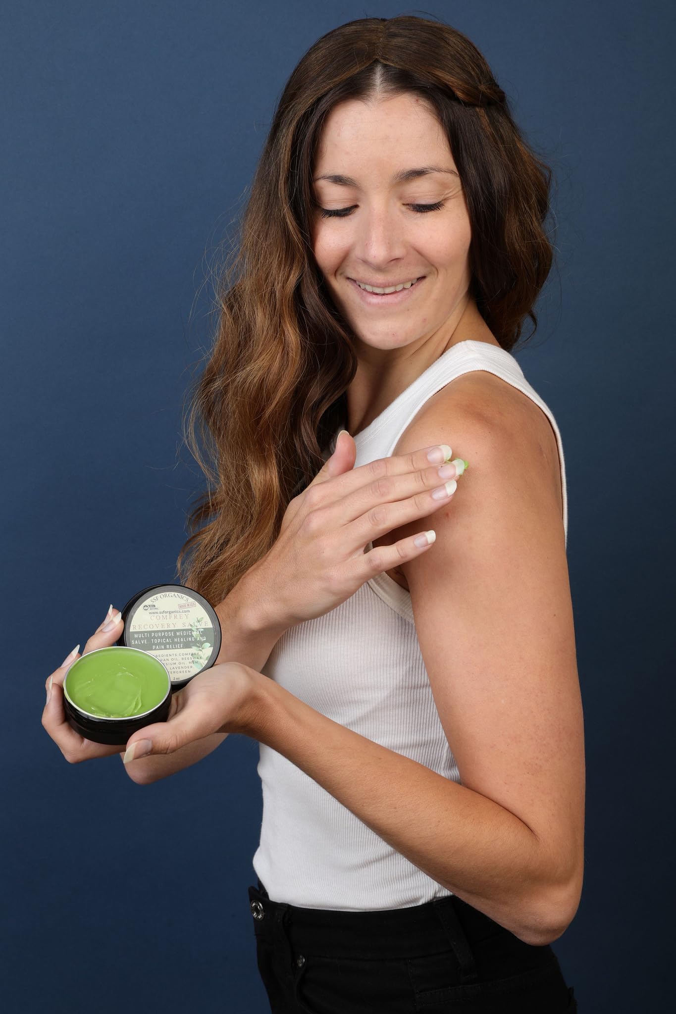 Serendipitous Summer Farms Comfrey Salve, tamaño práctico para guardarlo en la bolsa de deporte.