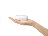 Serene House Pebble: incluye cable de carga y pads para empezar a perfumar.