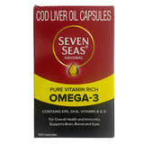 Cápsulas de aceite de hígado Seven Seas en primer plano, fácil de tragar.