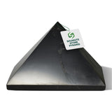 Piramide Shungite World 80 mm, vista frontal, protege dispositivos y equilibra el ambiente.