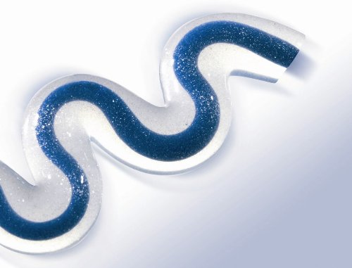 Signal White Now contiene fluoruro para protección diaria de dientes.