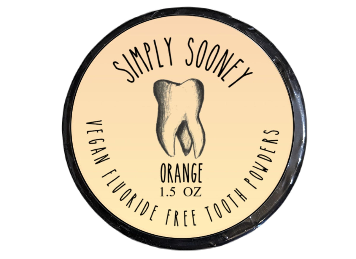SIMPLY SOONEY polvo dental naranja en envase plástico: remineralizante suave y aroma cítrico.