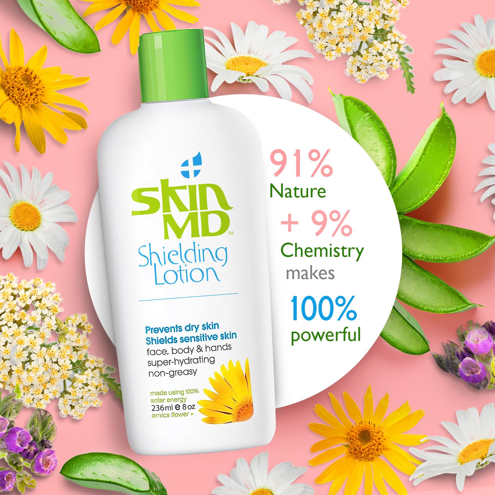 Aplicación en la mano con Skin MD Shielding Lotion para confort diario.