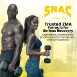 SNAC ZMA Original – mano de atleta sosteniendo cápsulas para la recuperación.