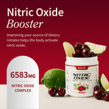 Snap Supplements remolacha orgánica vertido en vaso para bebida diaria.