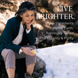 SOLARAY Bio Zinc 15 mg, botella en mano: apto para uso diario, vegano y libre de transgénicos.