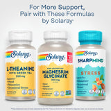 SOLARAY L-Theanine 200 mg cápsulas en mano para uso diario.