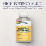 SOLARAY Multi-Vita Mega-Mineral cápsulas en mano, fácil de tragar.