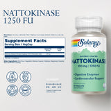 Solaray Nattokinase: cápsula entérica en primer plano para mejor uso digestivo