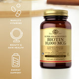 Solgar Biotina 10,000 mcg: frasco abierto con cápsulas para la rutina diaria