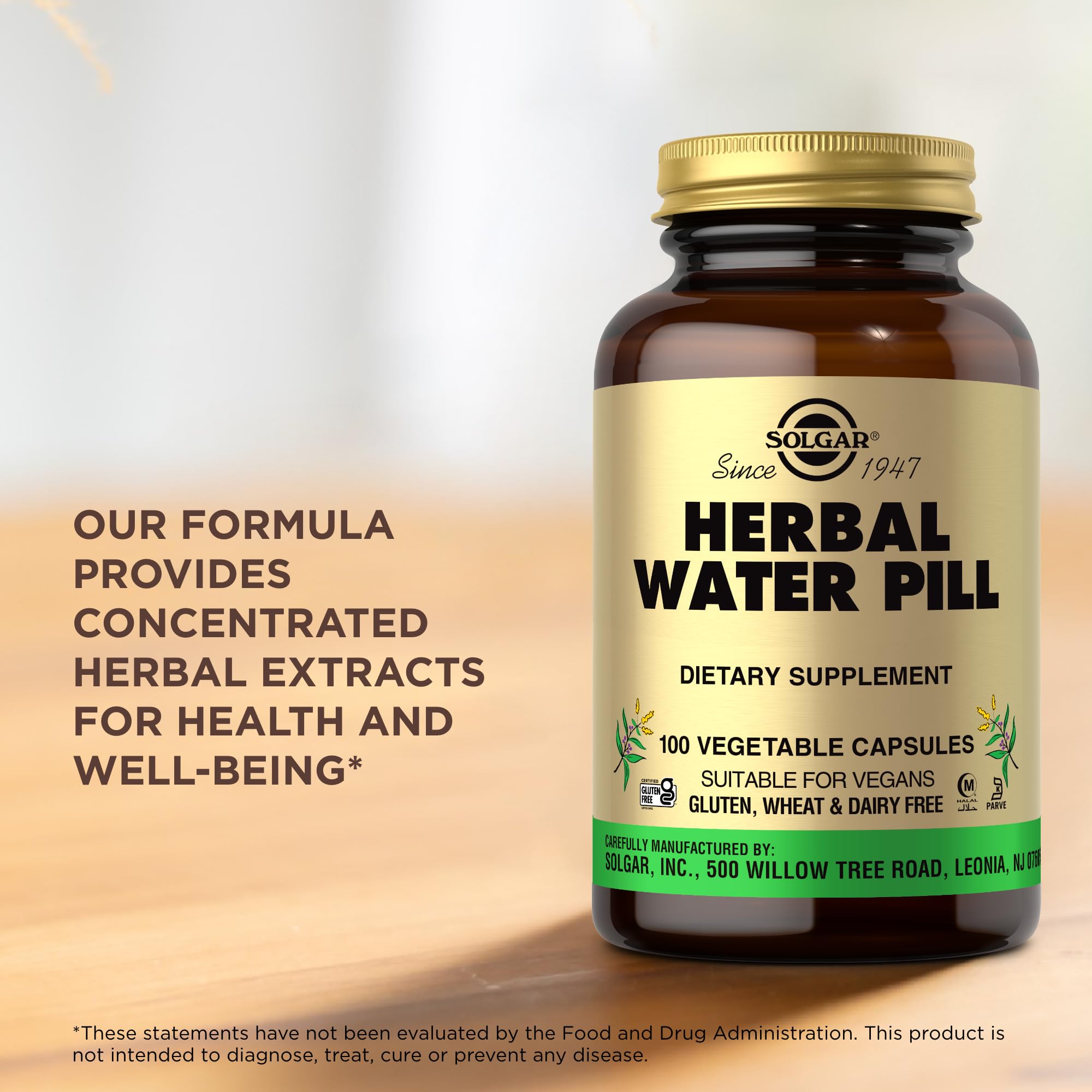 Solgar Herbal Water Pill: ritual ligero para tomar con agua enfocando hidratación.