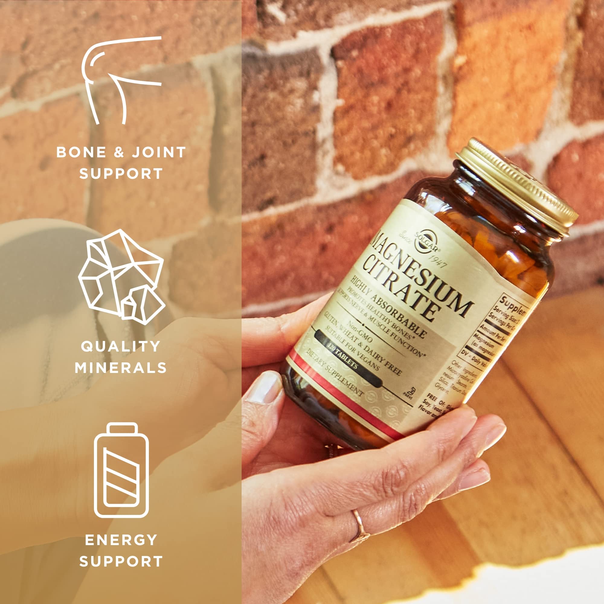 Solgar Magnesio Citrato, tabletas en mano para uso práctico.