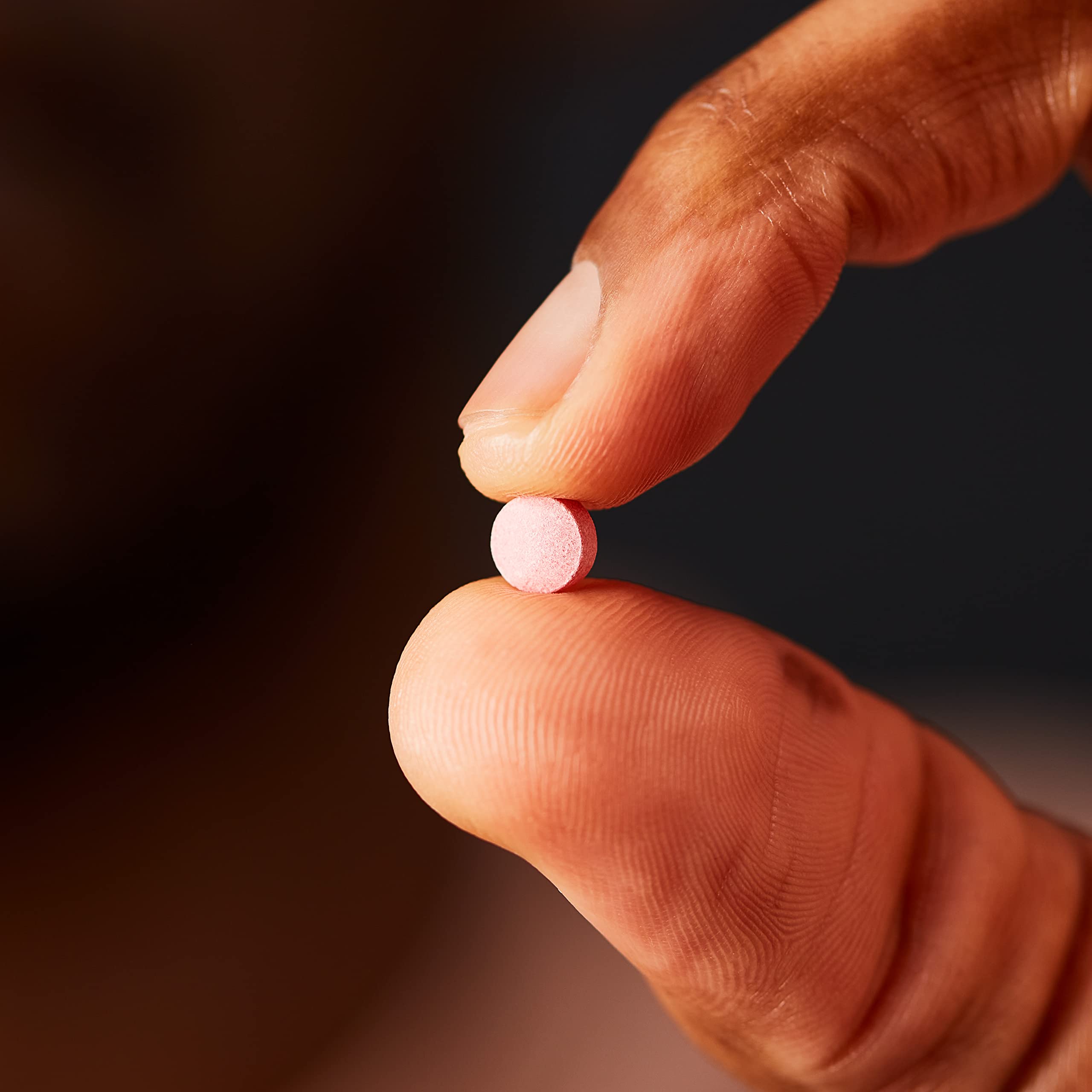 Solgar Methylcobalamina 1000 mcg, primer plano de la unidad masticable, fácil de masticar.