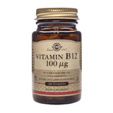 Solgar Vitamina B12 100 µg en botella, apoya la energía diaria y la vitalidad.
